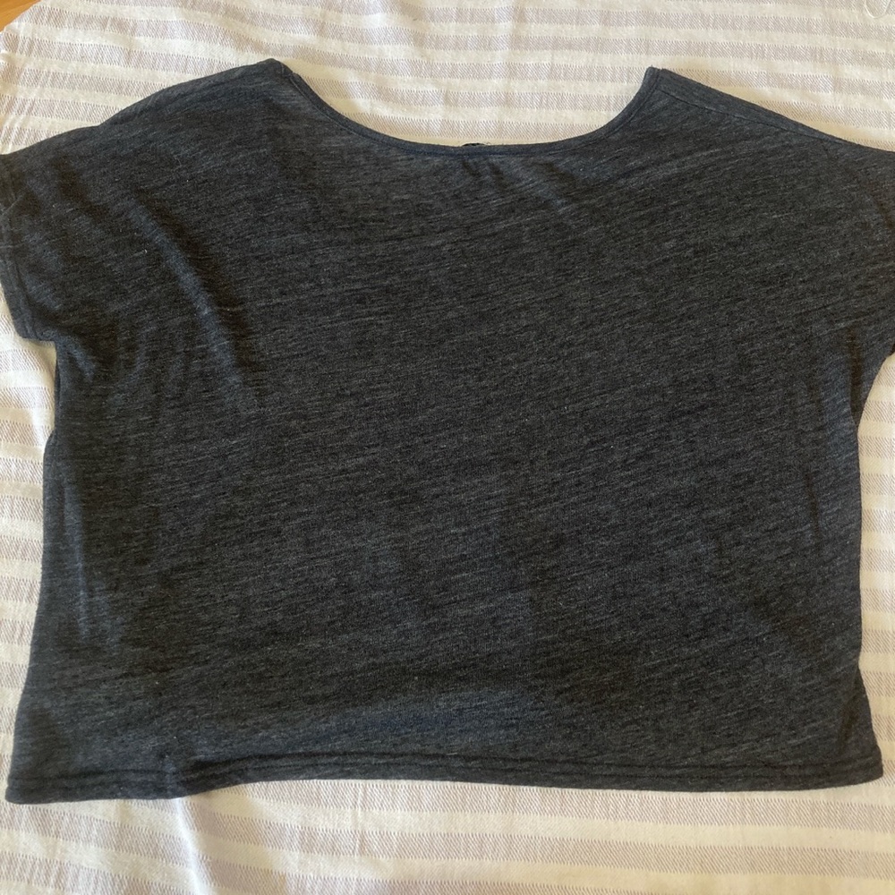 essential basic v neck tee - Picture 2 of 2